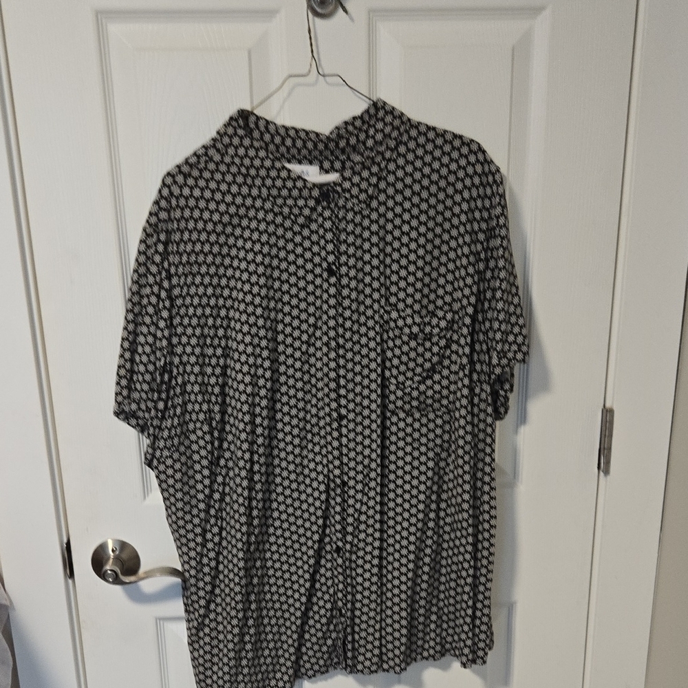 Croft & Barrow Black and White Star Pattern Top